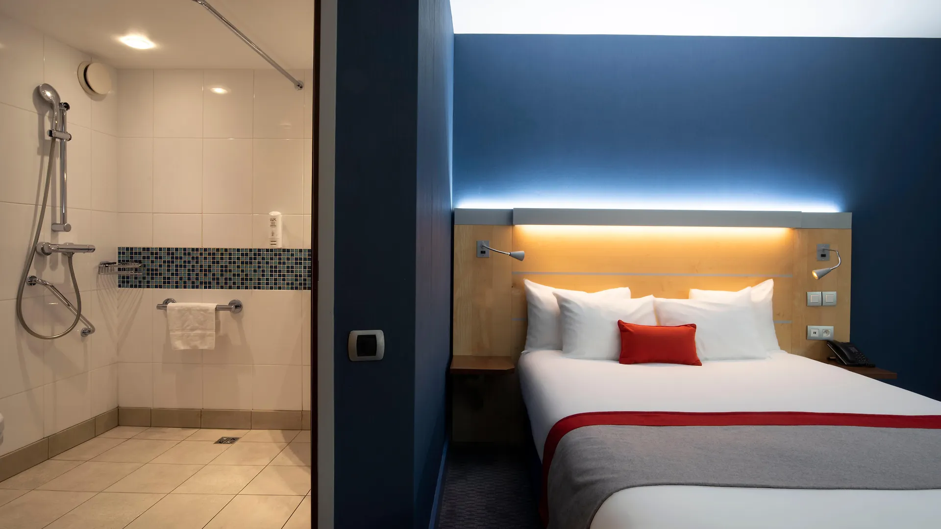 Holiday Inn Express Paris-Canal De La Villette By Ihg פריז