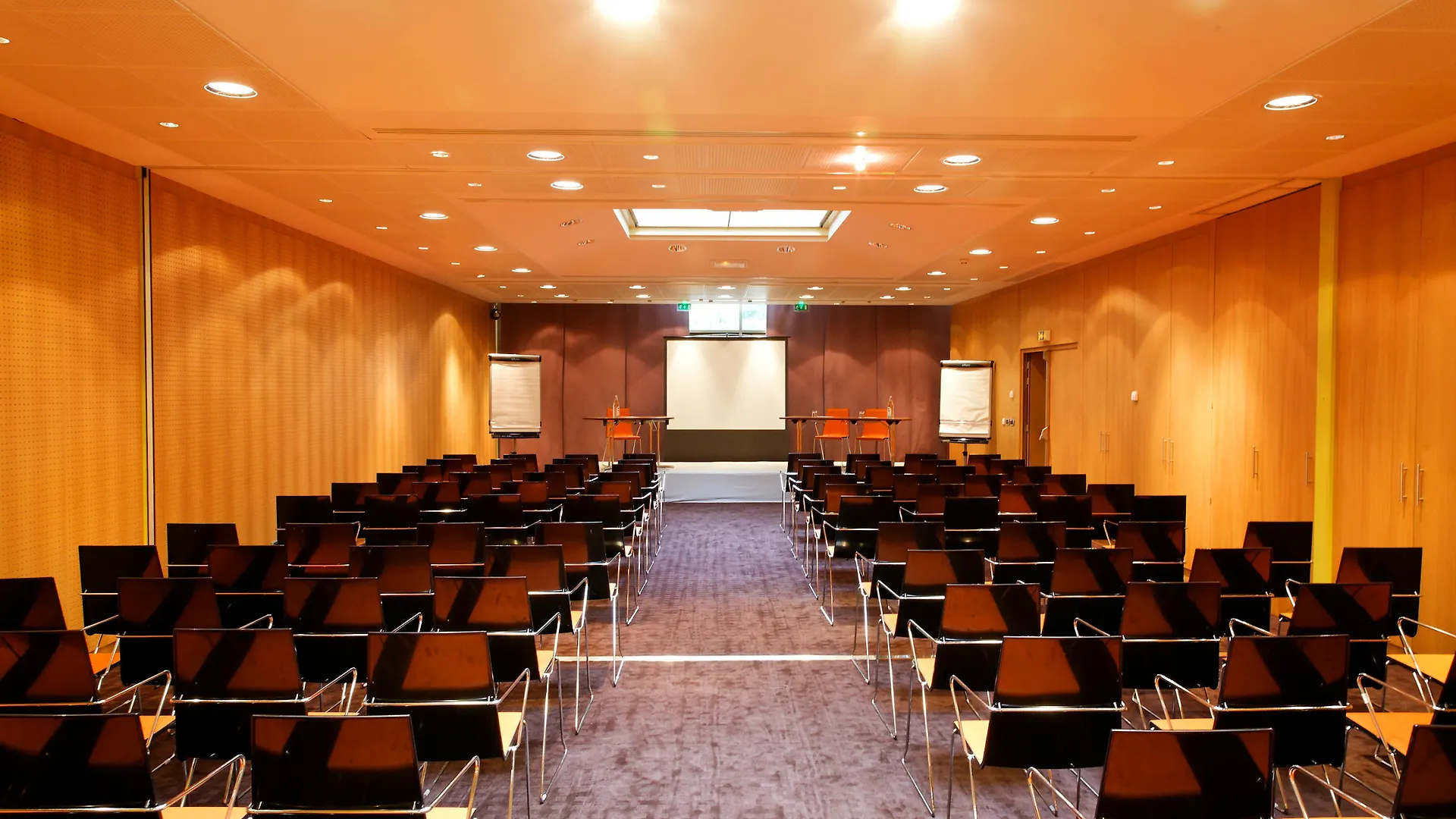Holiday Inn Express Paris-Canal De La Villette By Ihg מלון פריז