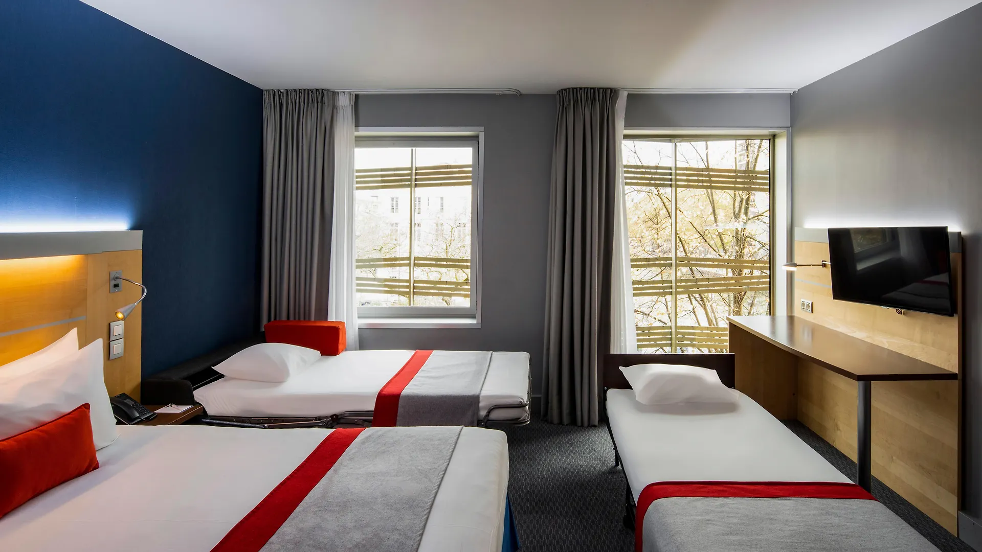 Holiday Inn Express Paris-Canal De La Villette By Ihg מלון