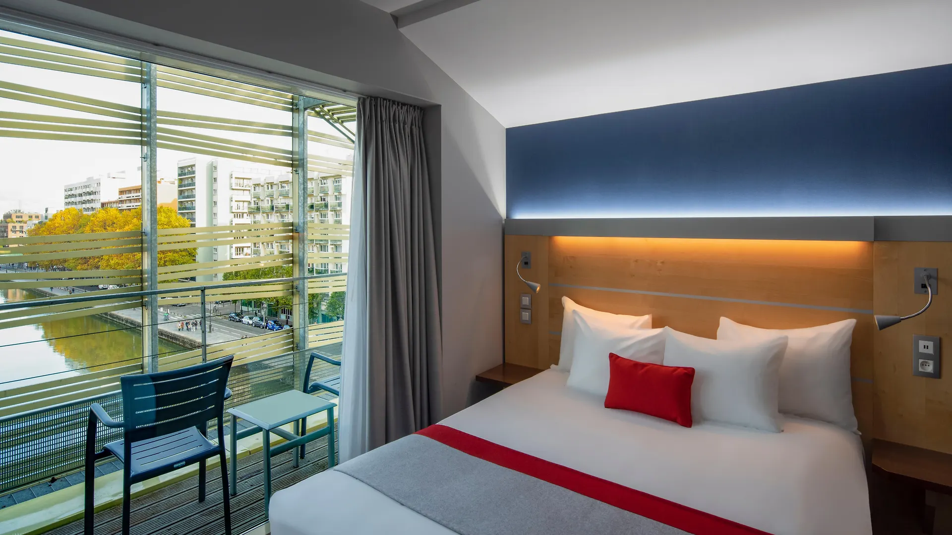 *** Hotel Holiday Inn Express Paris-Canal De La Villette By Ihg France