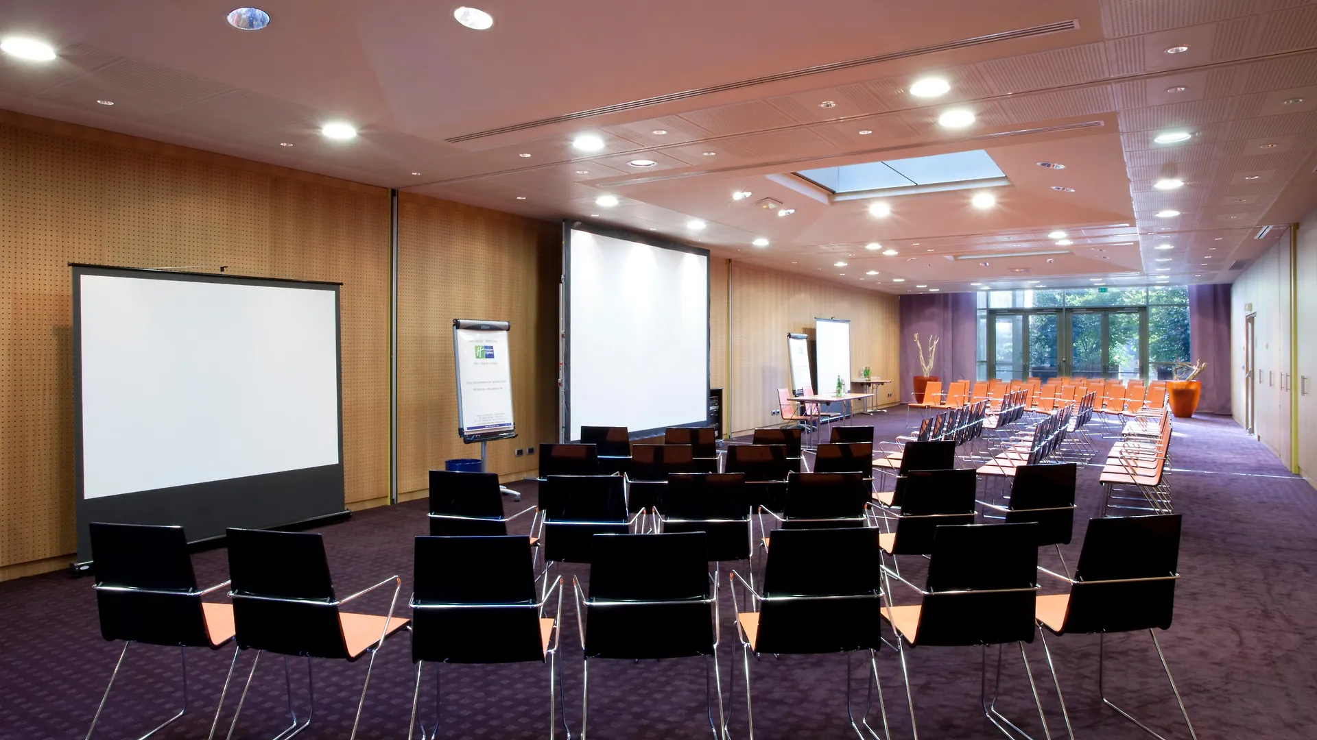 Holiday Inn Express Paris-Canal De La Villette By Ihg 3*, Paris France