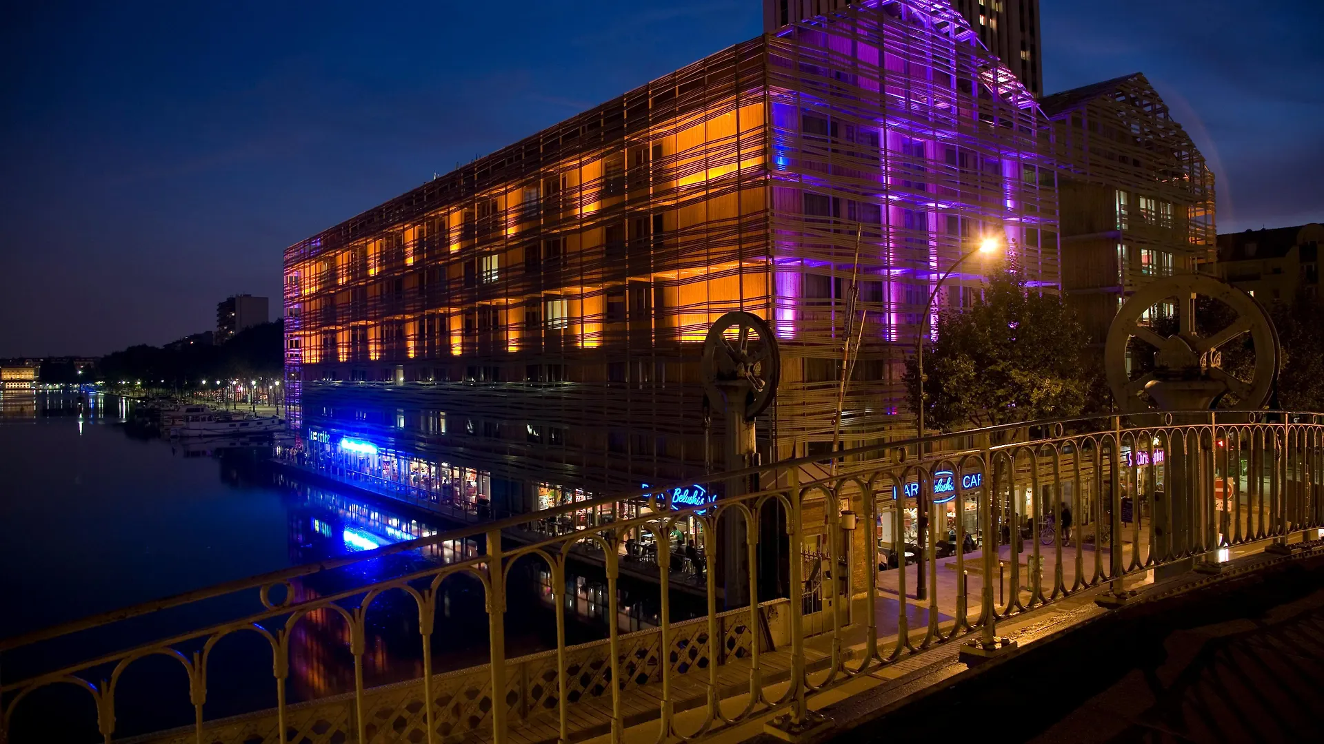 Hotel Holiday Inn Express Paris-Canal De La Villette By Ihg