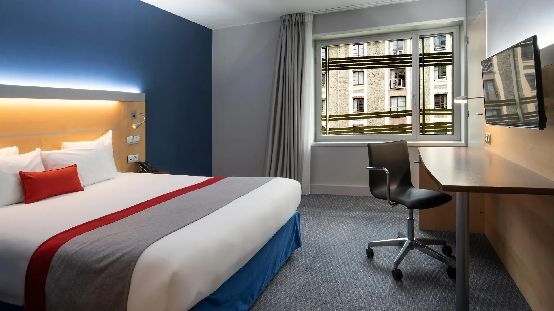 *** Hotel Holiday Inn Express Paris-Canal De La Villette By Ihg France