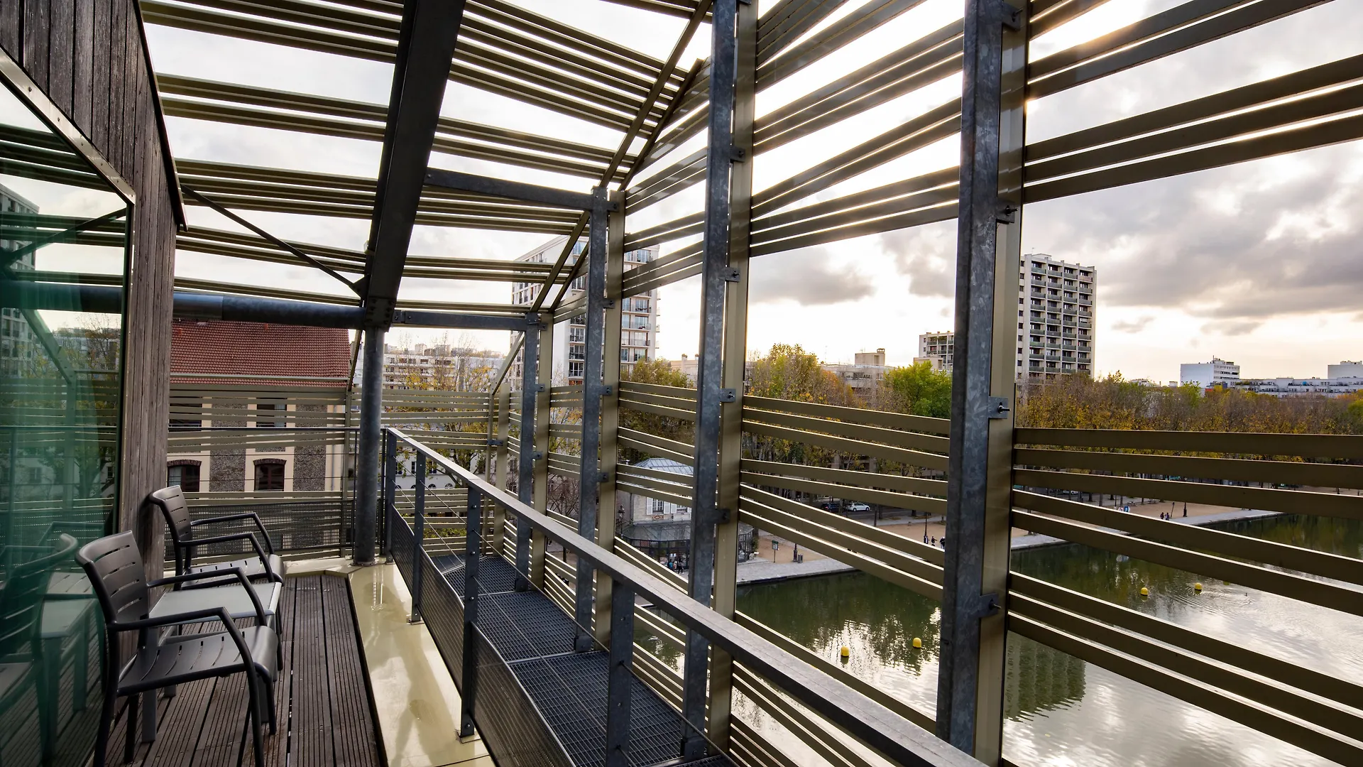 Holiday Inn Express Paris-Canal De La Villette By Ihg 3*, Paris