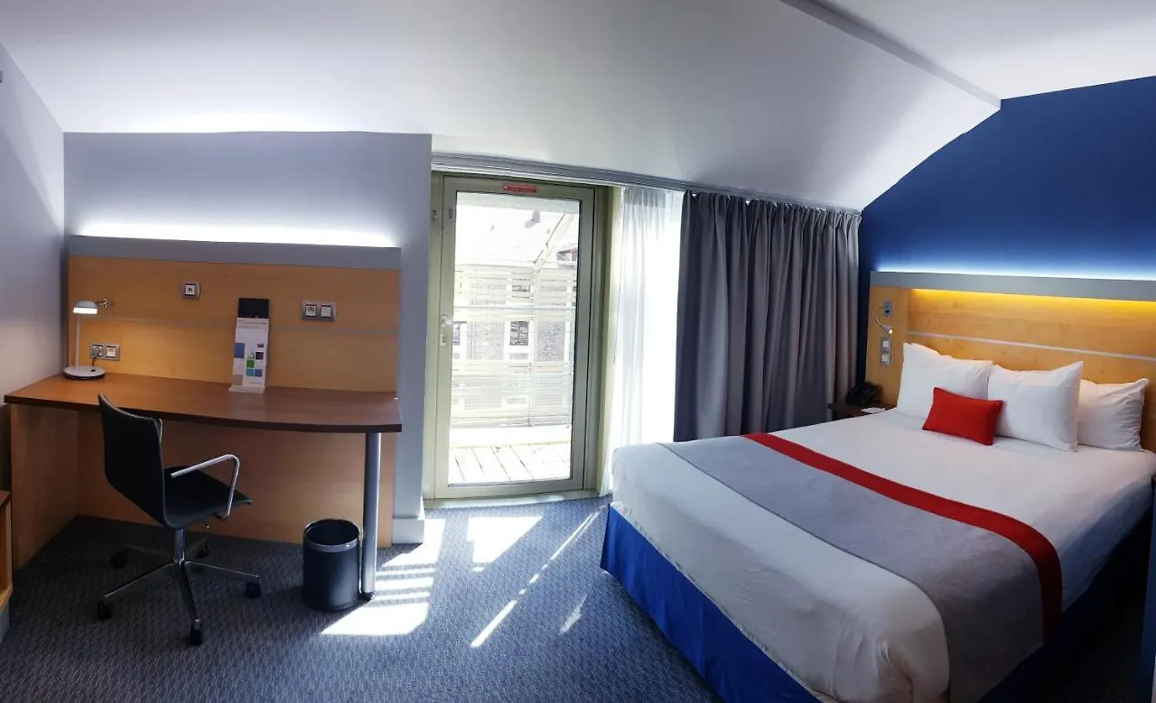 *** Hotel Holiday Inn Express Paris-Canal De La Villette By Ihg France