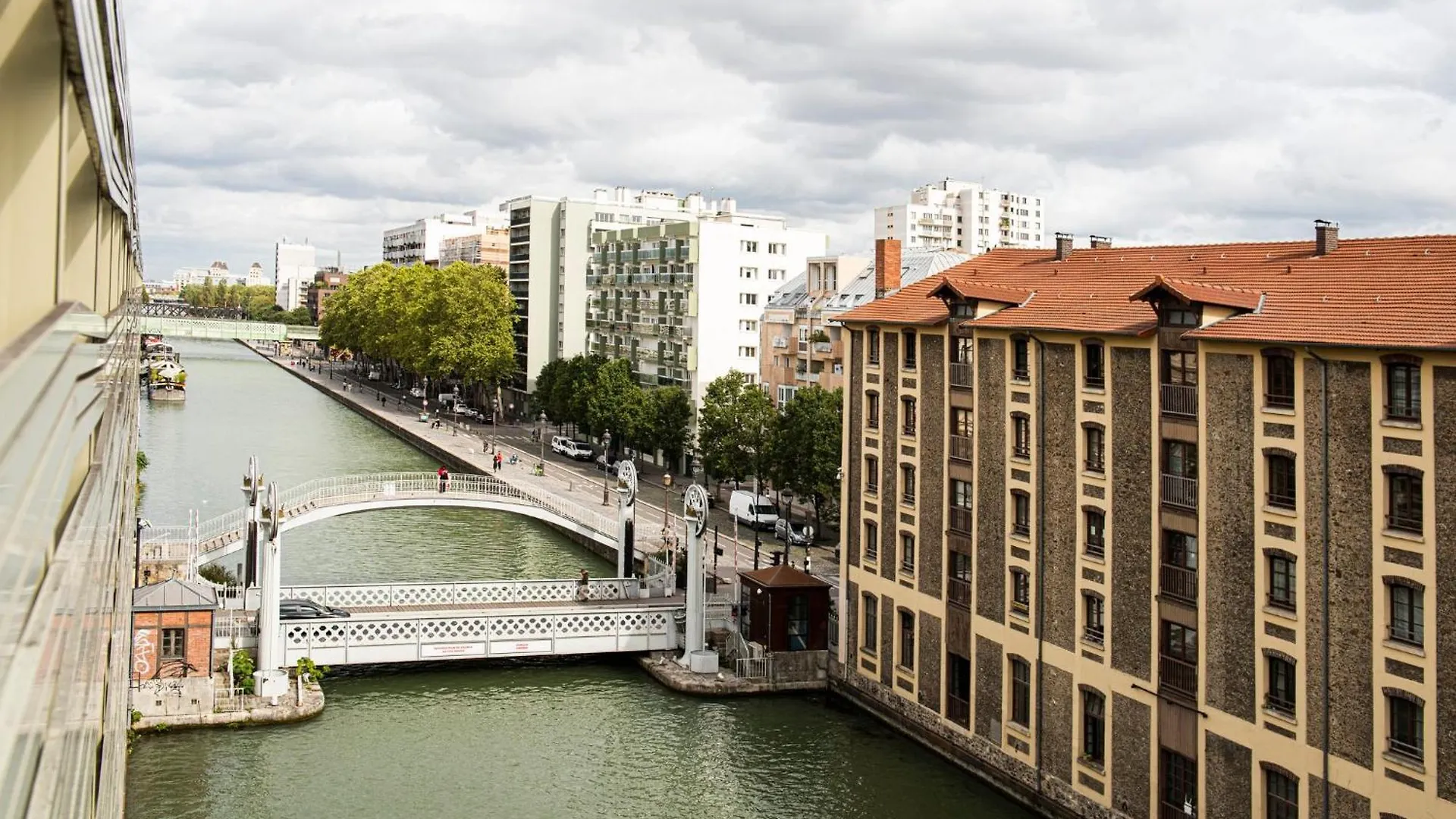 Holiday Inn Express Paris-Canal De La Villette By Ihg 3*, Paris France