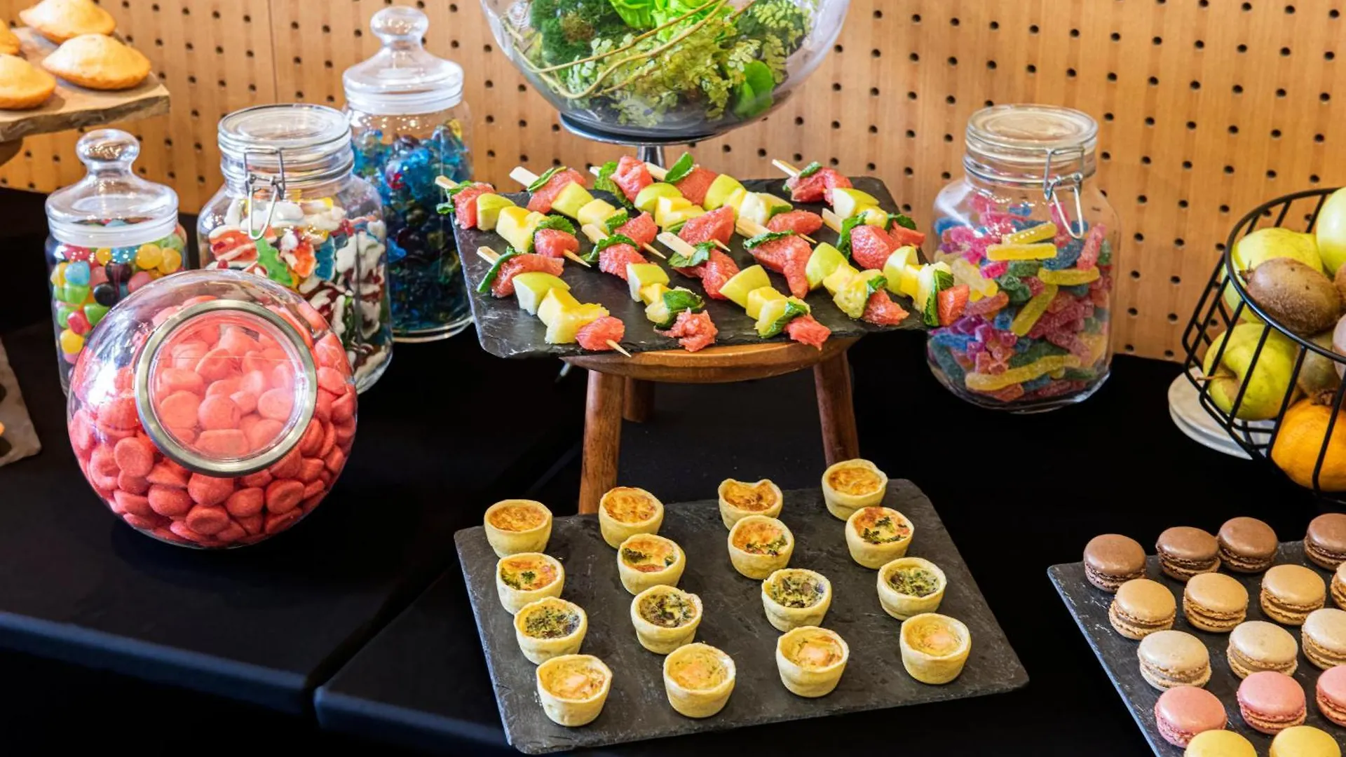 Holiday Inn Express Paris-Canal De La Villette By Ihg