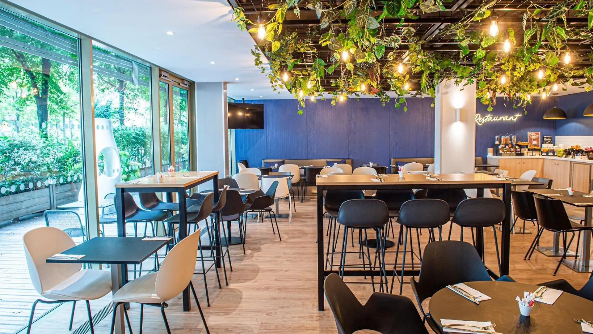 Holiday Inn Express Paris-Canal De La Villette By Ihg 3*, Paris