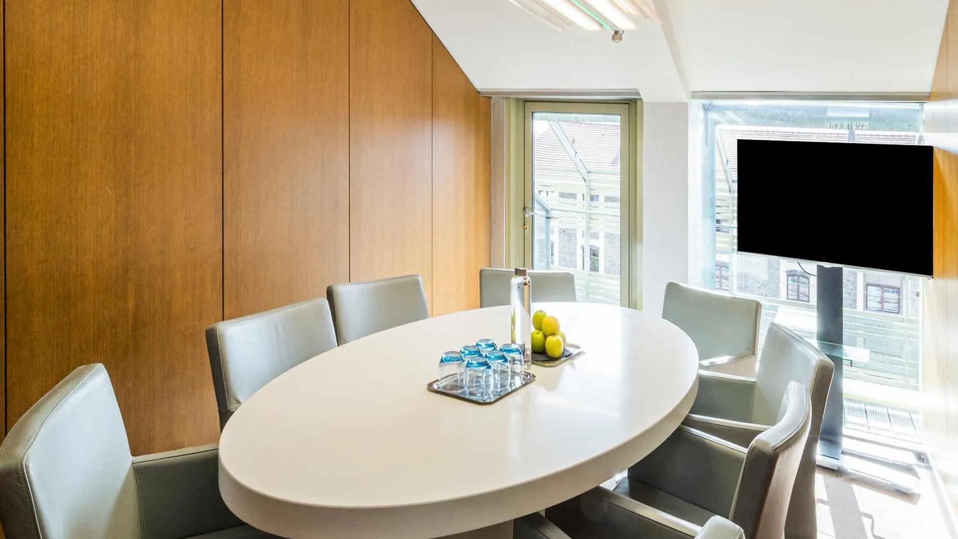 Hotel Holiday Inn Express Paris-Canal De La Villette By Ihg