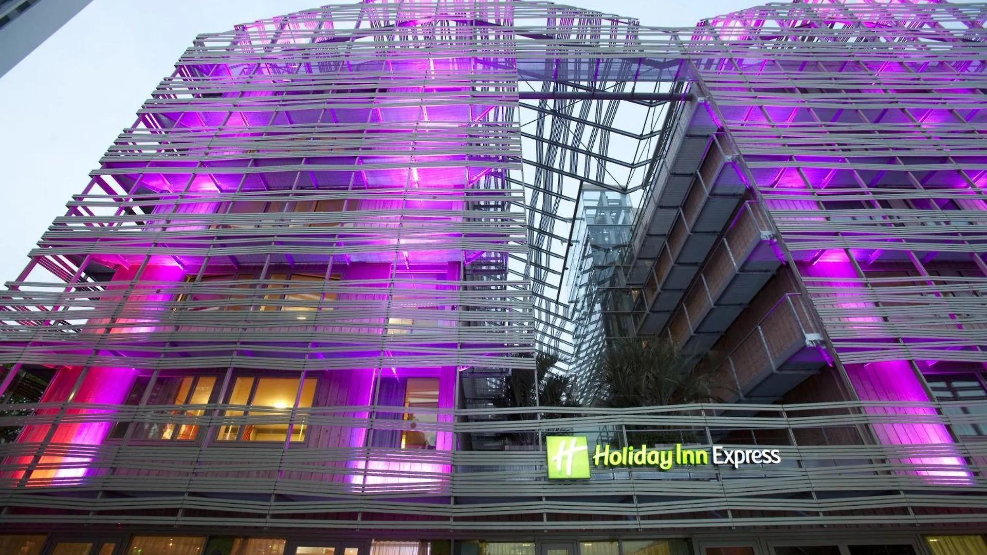 Hotel Holiday Inn Express Paris-Canal De La Villette By Ihg