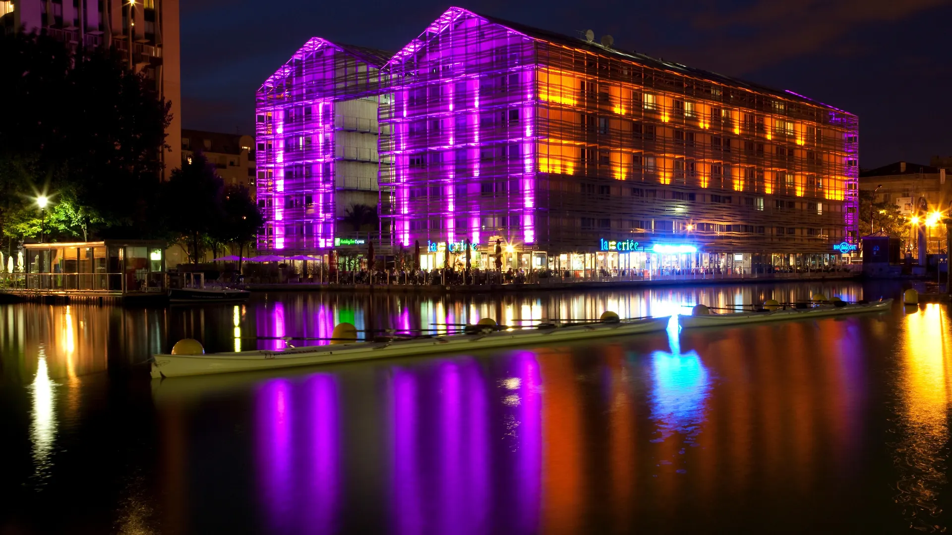 Hotel Holiday Inn Express Paris-Canal De La Villette By Ihg