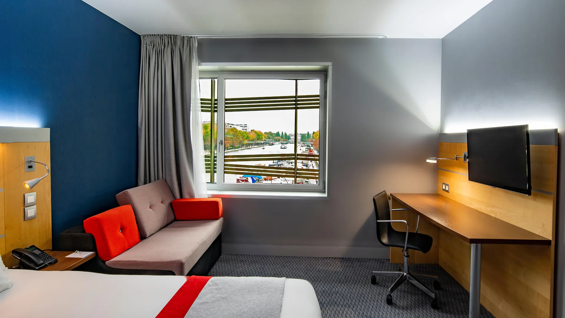Hotel Holiday Inn Express Paris-Canal De La Villette By Ihg