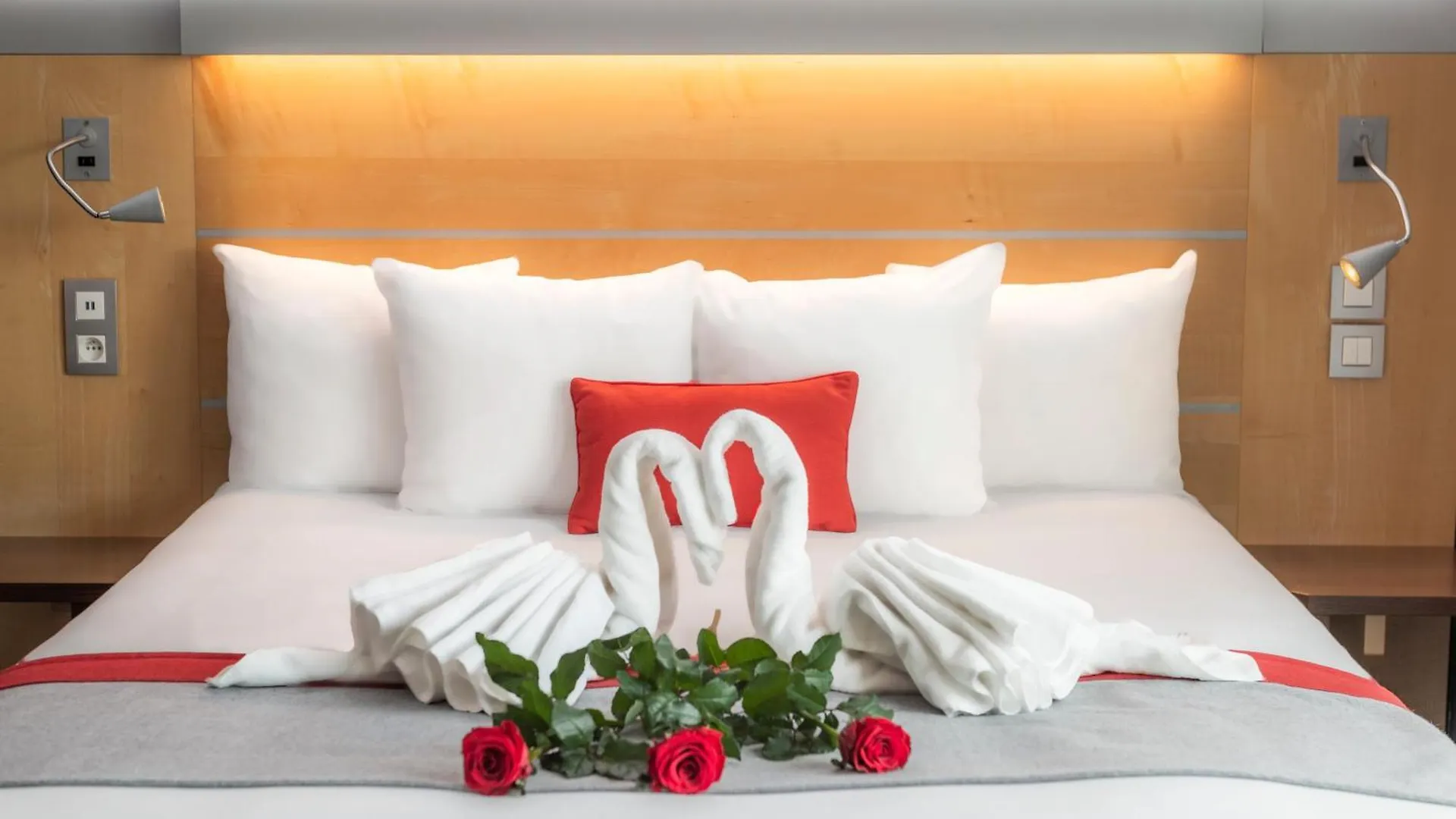 Holiday Inn Express Paris-Canal De La Villette By Ihg Hotel